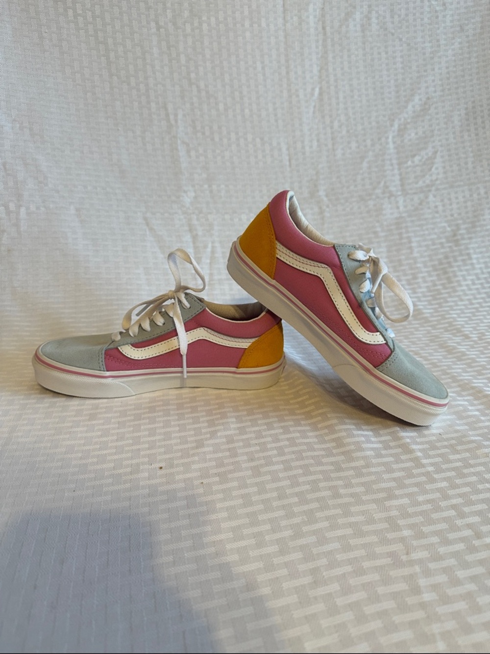 #879 Vans Kids Pink Yellow Blue Low-Top Sneakers